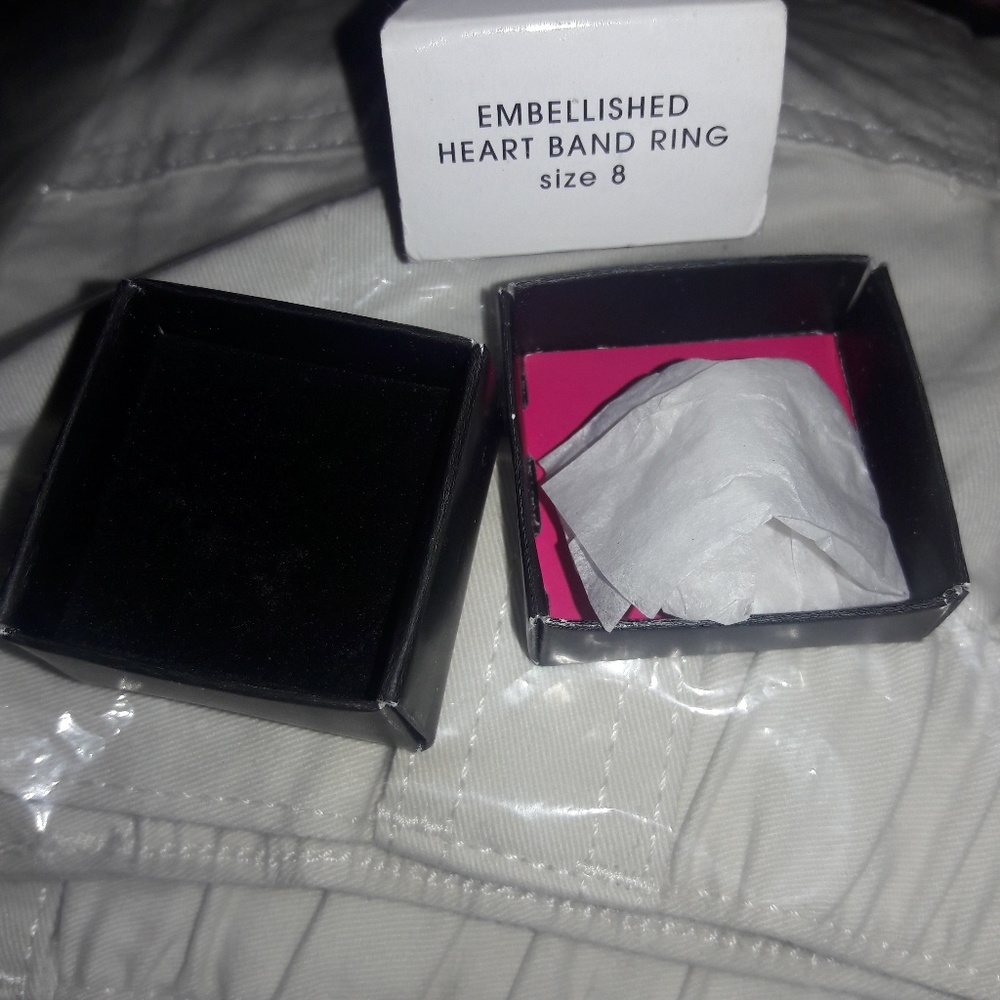 Embellished Heart Band Ring SZ8 - Picture 7 of 8